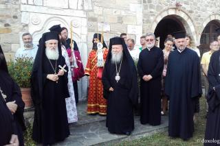 (Foto) Hramul Sfântului Cosma Etolul 2019 - mănăstirea din Albania care adăpostește mormântul Sfântului