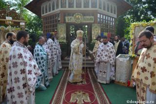 Părintele Mitropolit Serafim la Mănăstirea Sihla: „Pentru că a făcut această asceză, Sfânta Teodora a biruit firea ei pământească”