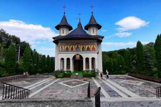 (Foto)  Mănăstirea Sihăstria - pregătiri pentru hramul Sfintei Teodora de la Sihla
