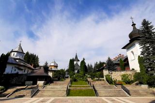(Foto) Dimineață de august la Mănăstirea Sihăstria