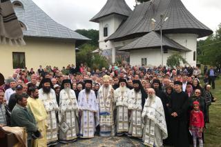 „Maica Domnului este maica noastră, a tuturor!” – PS Veniamin la hramul Mănăstirii Cozancea