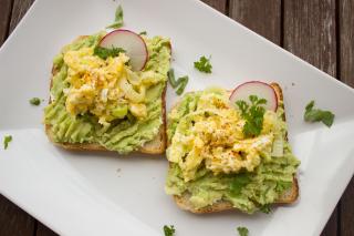Mic-dejun cu avocado