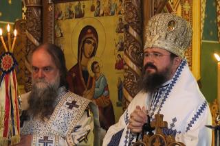 PS Macarie, la hramul Mănăstirii Sihăstria: „În aceste vremuri grele, când este atacată familia, când fetele tinere sunt răpite în amiaza mare, să strigăm către Preasfânta Născătoare de Dumnezeu”