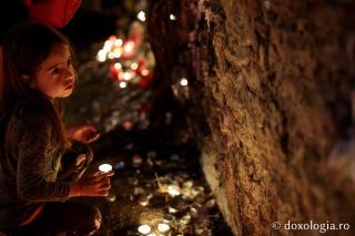 (Foto) Nopți luminate de credință la Hramul Sfintei Parascheva – 2019