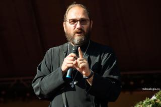 Părintele Constantin Necula: „Suntem unii altora frați întru Înviere. E singurul lucru care contează cu adevărat”
