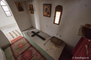 Mormântului lui Gheron Iosif Isihastul