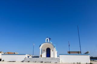 (Foto) Bisericuța Sfântului Nicolae din portul Killini, Grecia
