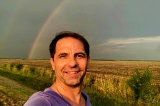 Dan Negru, despre sărbătoarea Sfintei Parascheva: „Degeaba întâlnești un om mereu în timpul anului, dacă nu-i duci flori chiar de ziua lui”