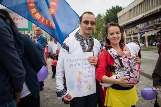 (Video) Părintele Constantin Necula: „Familia este un cuib al educaţiei, în iubire, a copiilor”