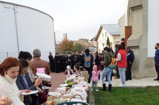„Festivalul Toamnei” în incinta Fundației „Episcop Melchisedec” din Roman