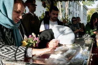 Câteva clipe de închinare la Sfânta Parascheva – o veșnicie de bucurie