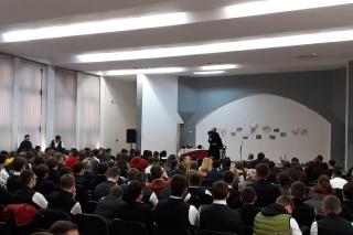 Conferința „Adolescența - între blestem și binecuvântare”, la Huşi