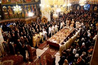 Biserica „Sfântul Nectarie” din Iaşi îşi cinsteşte ocrotitorul