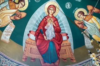 Maica Domnului pe tron