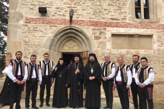 Părintele Episcop Veniamin a slujit la Mănăstirea Războieni - Neamț
