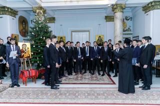 Corul „Basileus” al Seminarului Teologic Liceal Ortodox din Iași – Colindători la Reședința Mitropolitană 2019