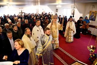 Liturhie arhierească în Parohia „Pogorârea Sfântului Duh” din Valea Lupului