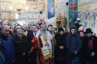 IPS Mitropolit Teofan, la hramul Mănăstirii Coșula din Botoșani: „Sfântul Ierarh Nicolae a fost omul curat cu inima care L-a văzut prin aceasta pe Dumnezeu”