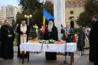 Slujbe de pomenire și procesiune la Monumentul „Crucea Eroilor Neamului”, la Iași