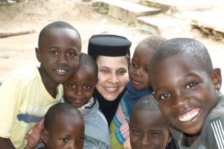 Monahia Irina: „Ceea ce pentru mine, ca român, e puțin sau nesemnificativ din punct de vedere material, în Tanzania este vital”