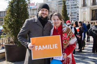 Femeia drăgăstoasă este bucuria soțului și echilibrul familiei