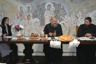 (Video) Liturghia – Vremea Întâlnirilor – Părintele Iustin Miron și Părintele Pantelimon Șușnea de la Mănăstirea Oașa