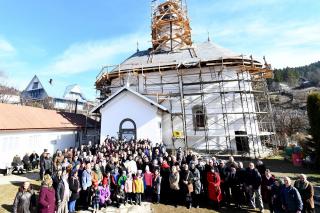 Crucea de pe turla bisericii din Buhalniţa a fost sfinţită