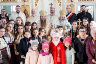 Doi ierarhi au slujit în Biserica „Sfinții Apostoli Petru și Pavel” din Bilbor