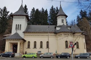 Liturghie arhierească la „Biserica dorneană de sub Runc”