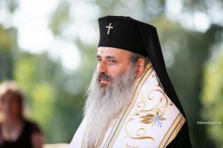 „Lărgiţi şi voi inimile voastre!” – Cuvȃnt pentru cei ce stau acasă