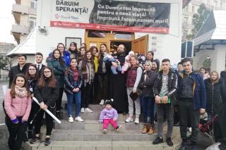 Campania „Floarea Vieţii”, în sprijinul mamelor şi copiilor nevoiaşi