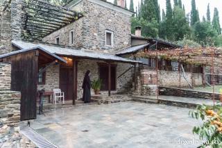 (Foto) Pași de pelerin la Chilia „Sfinții Doctori fără de arginți Cosma și Damian” – Vatoped, Athos