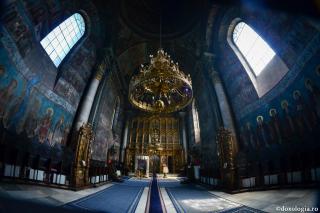 (Audio) „Doar cu inima putem înțelege credința în Dumnezeu!” – Arhim. Hrisostom Rădășanu