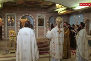 (Video) Sfânta Liturghie din Săptămâna Luminată-Enarxa (Antifoanele Speciale și Intrarea Mică)