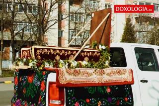 (Video) Procesiune în Suceava cu sfintele moaște ale Sfântului Ioan cel Nou
