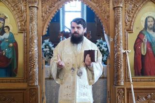 (Video) „Rămâi cu noi, Doamne” – PS Benedict Bistrițeanul