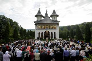 Participarea la Liturghia de obște este dovada că noi aparținem Bisericii