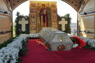 Racla cu moaștele Sfintei Cuvioase Parascheva a poposit în principalele orașe din județele Iași, Neamț și Botoșani