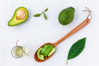 Beneficiile untului de avocado pentru piele