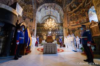 (Foto) Slujba de înmormântare a Înaltpreasfințitului Părinte Pimen