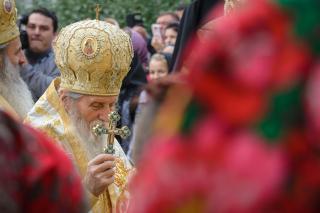 (Video) „Când ne însemnăm cu semnul Sfintei Cruci, căpătăm liniște sufletească”