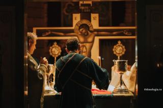 diacon în Sfântul Altar