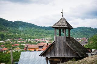 (Audio) IPS Părinte Pimen, despre satul de odinioară: „Oamenii erau cu multă credință și se ajutorau unii cu alții”