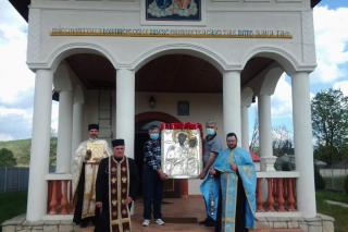 Procesiune cu icoana făcătoare de minuni a Maicii Domnului de la Trifeşti