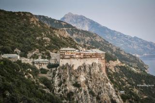 Muntele Athos: se preconizează relaxarea treptată a măsurilor anti-Covid-19