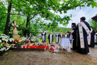 Episcopul Damaschin și membrii aparatului administrativ de la Arhiepiscopie, slujbă de pomenire la mormântul IPS Arhiepiscop Pimen