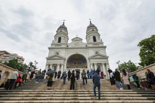 (Foto) Catedrala Mitropolitană din Iași: prima duminică alături de credincioși, după încetarea stării de urgență