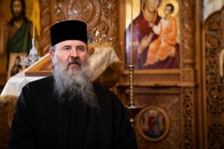 (Video) Arhimandritul Hariton Negrea – Începuturile uceniciei la Mănăstirea Petru Vodă alături de părintele Iustin