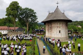 (Foto) Biserica Mănăstirii Humor a fost resfinţită