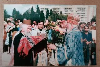 Trei decenii de la punerea pietrei de temelie a catedralei din Oneşti